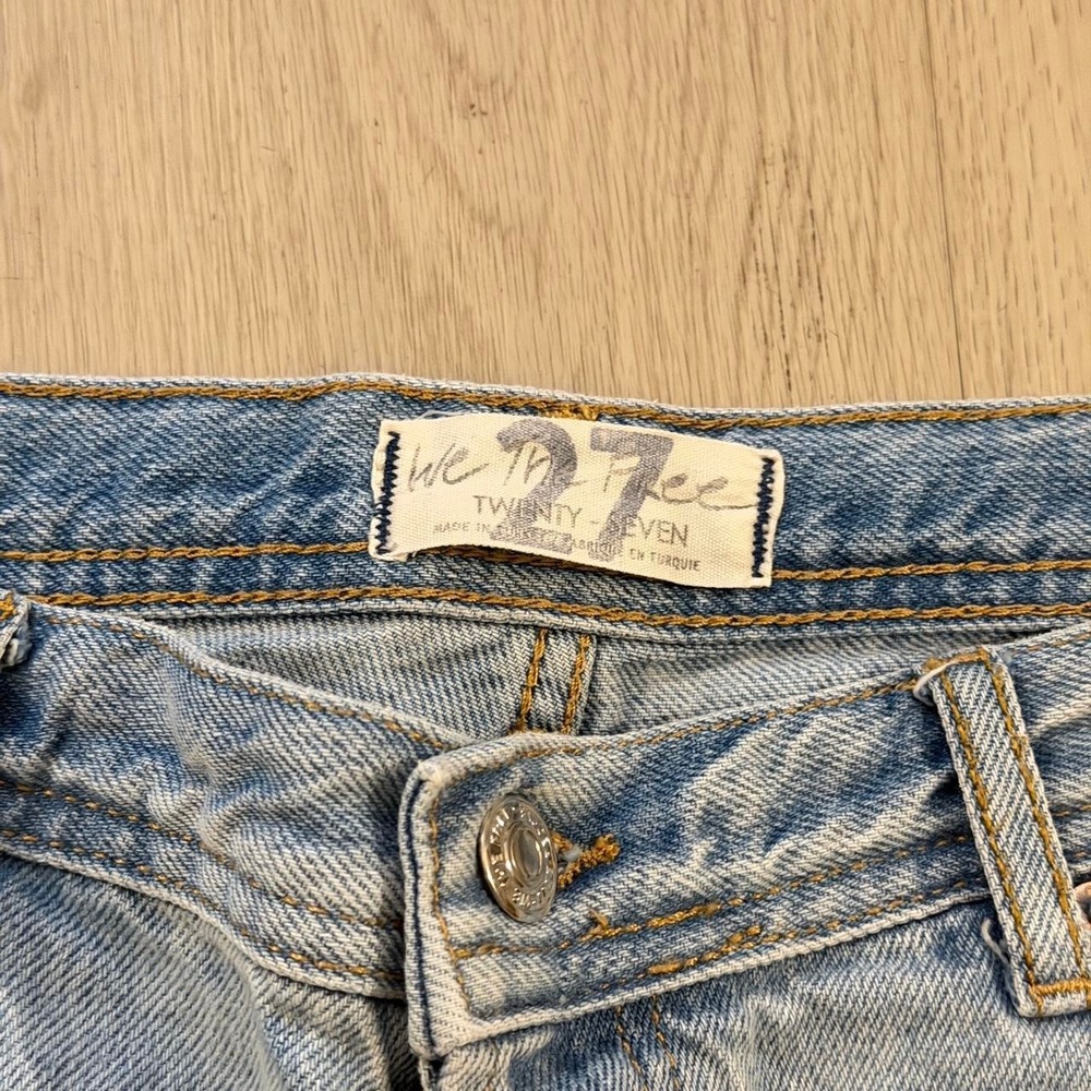 Free People We the Free Maggie Mid-Rise distressed hem Size 27 NWOT - Picture 3 of 6